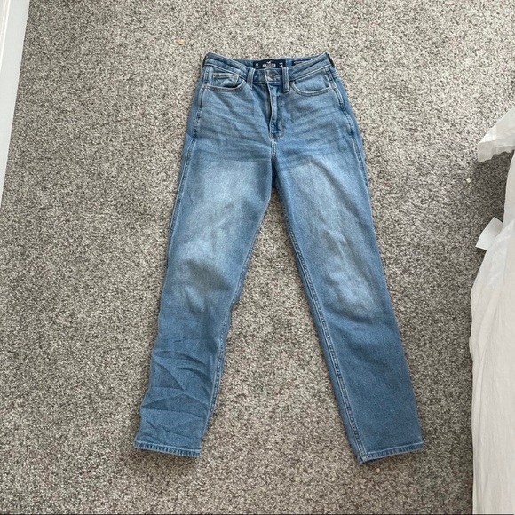 Hollister Ultra High Rise Mom Jean 0 Short - Picture 5 of 6